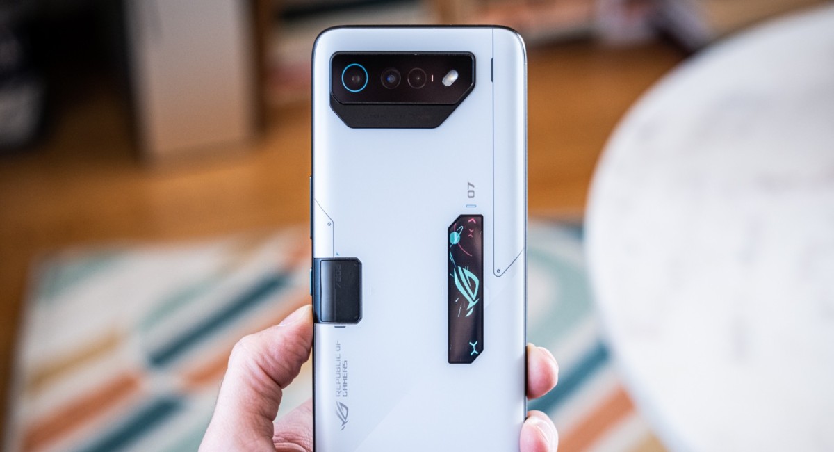 ASUS ROG Phone 7 и 7 Ultimate — 1 день зарядки и холодный Snapdragon 8 Gen 2