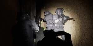 Геймплей нового хоррор-шутера Contain с атмосферой F.E.A.R.